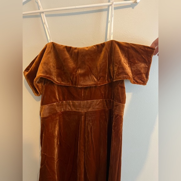 Lulus off-the shoulder velvet dress - Picture 4 of 4